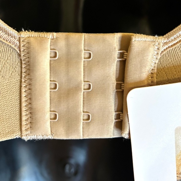 NWT Breezies Tan Underwire Seamless Bra- 36B - Picture 6 of 9